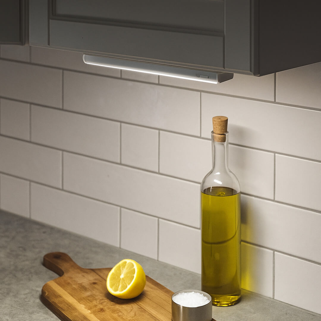 120V Field-Switchable Under Cabinet Kitchen LED Light Bar
