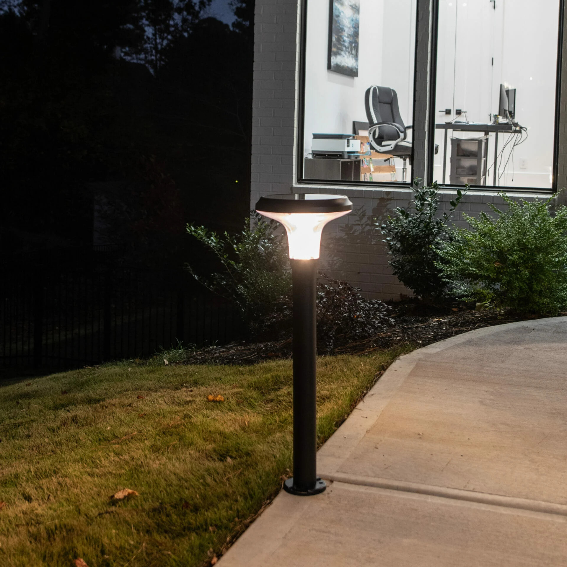 Vantage Bollard Solar Pathway Light