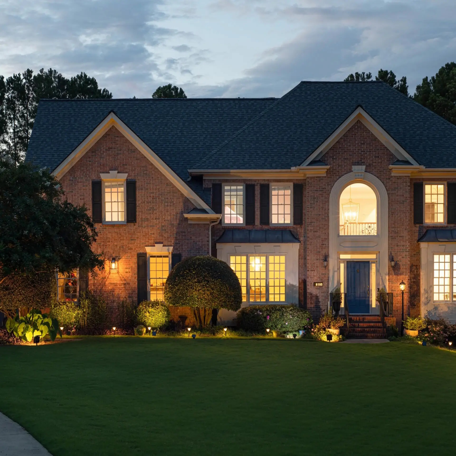 Sunset Glow Garden Bundle  4-Pathway + 2-Spotlight Solar Lighting Kit