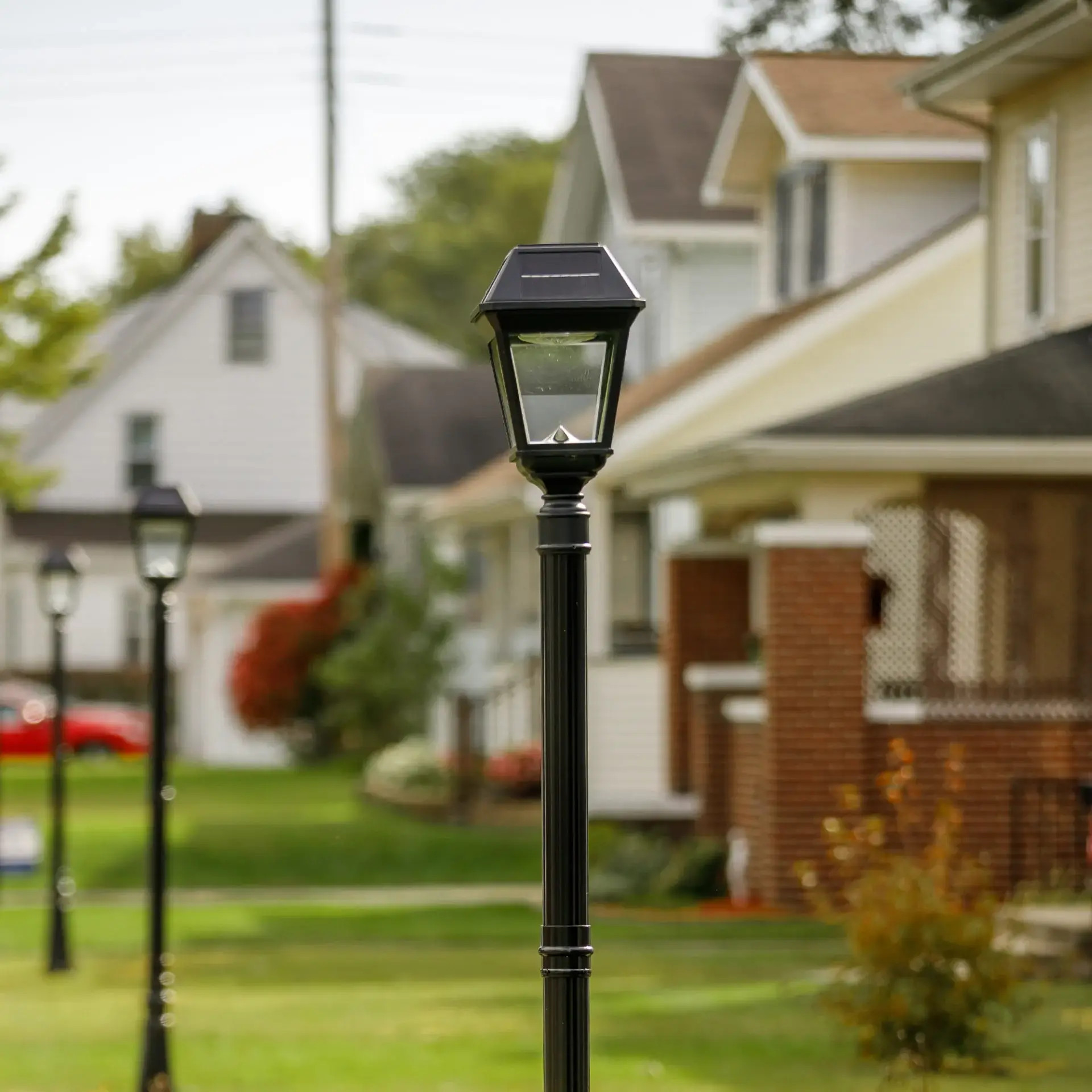 Imperial III Commercial Solar Post Light with Dual Color and 3″ Fitter