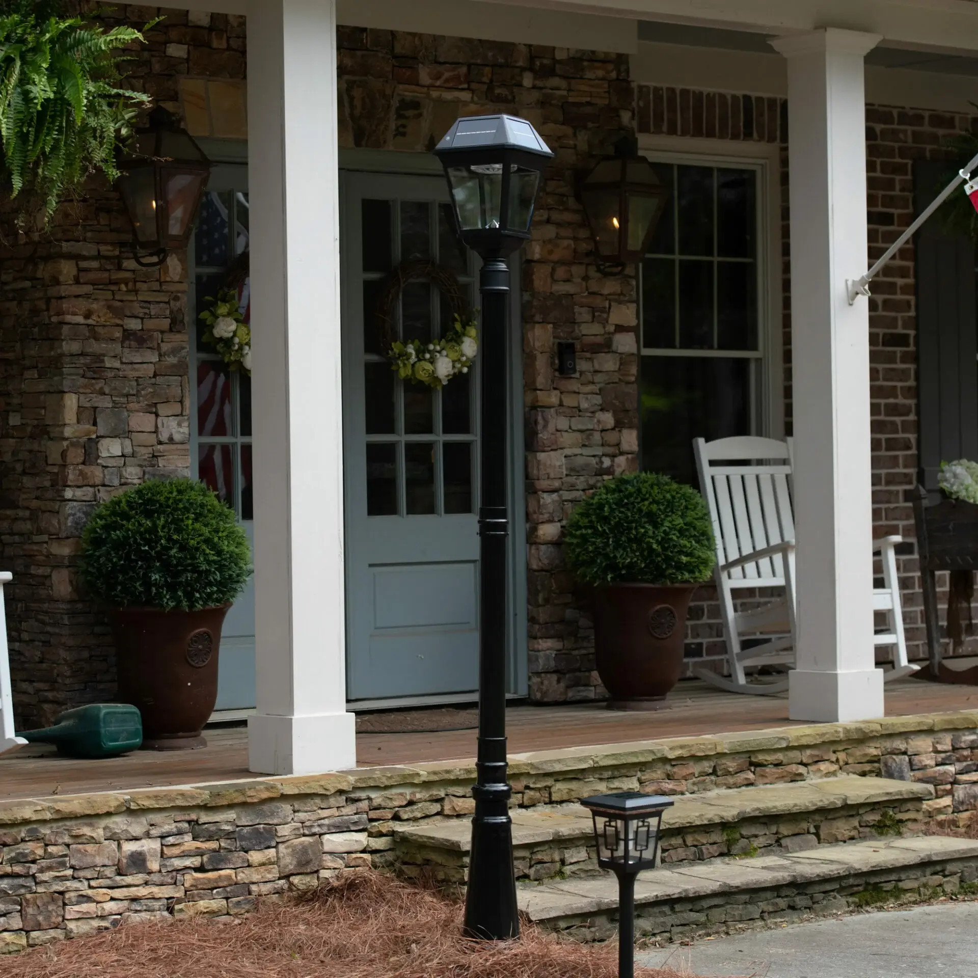 Imperial III Commercial Solar Post Light with Dual Color and 3″ Fitter