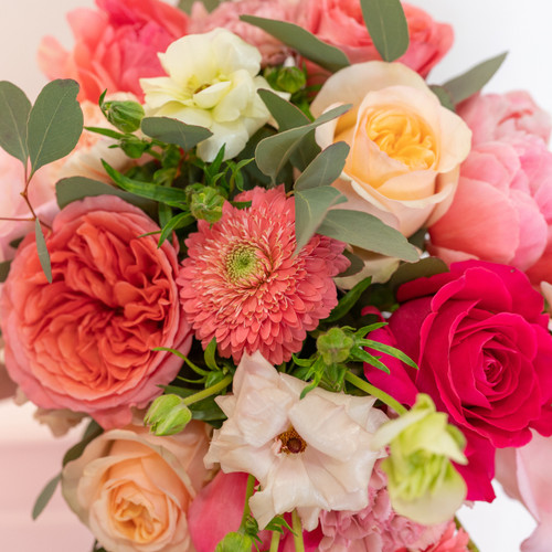 bouquet de roses de jardins et de pivoine