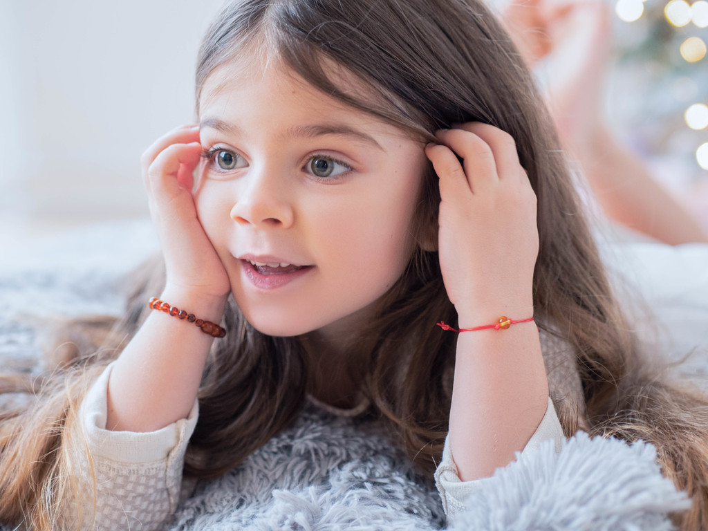 Dark cognac amber teething bracelets for girls and boys. Great Britain & Ireland 