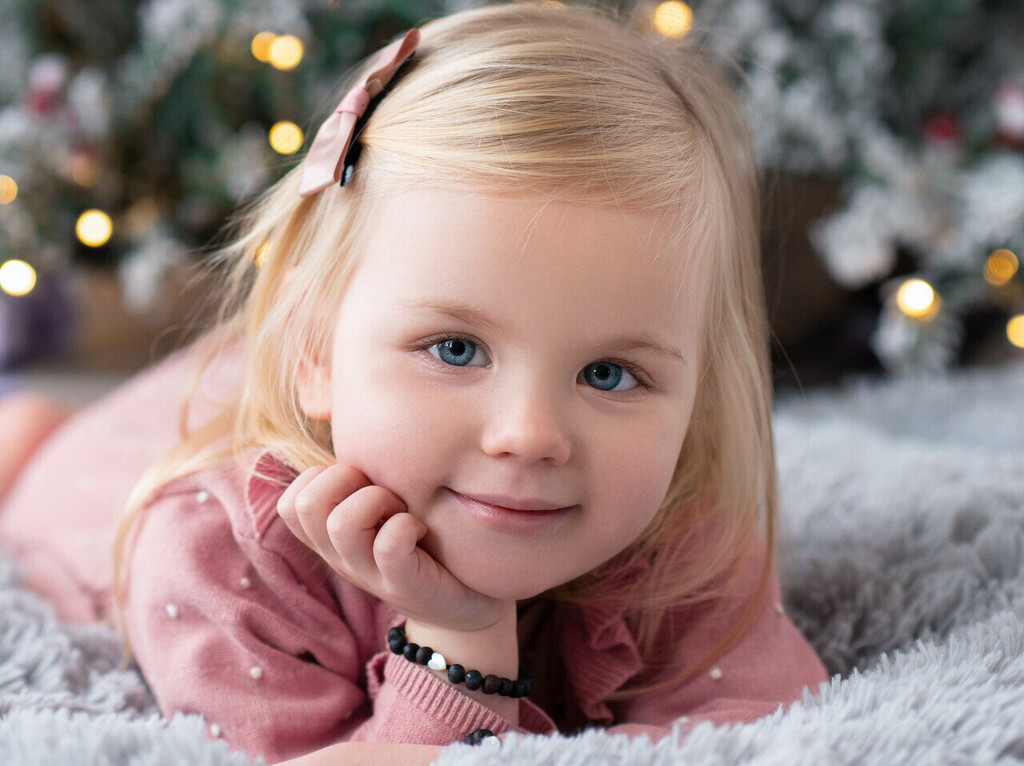 Children’s black Baltic amber bracelet – natural polished amber design