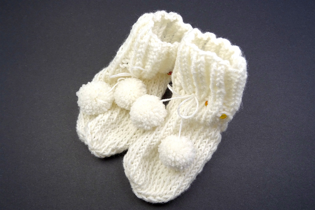 Merino wool baby socks with Baltic amber (Yellow)