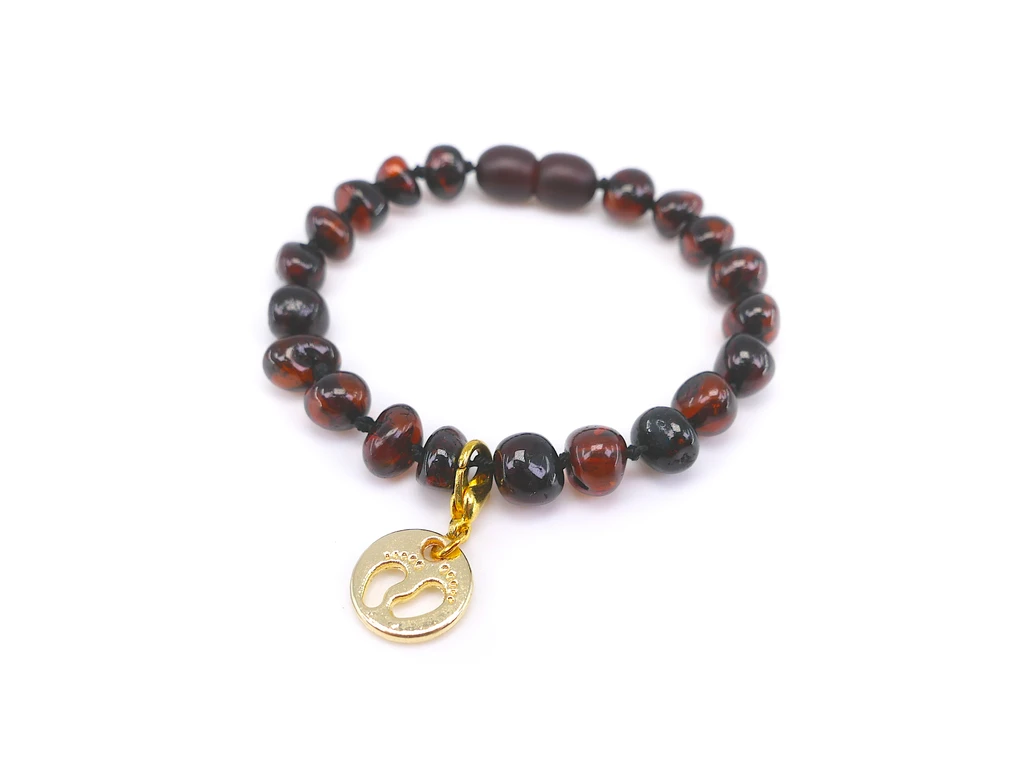 Gold Baby Feet Keepsake Charm – Baby Shower Gift for New Mothers – Beautiful gold-coloured baby footprint pendant with a lobster clasp, symbolising love, family and new beginnings. A thoughtful accessory for personalised Baltic amber jewellery