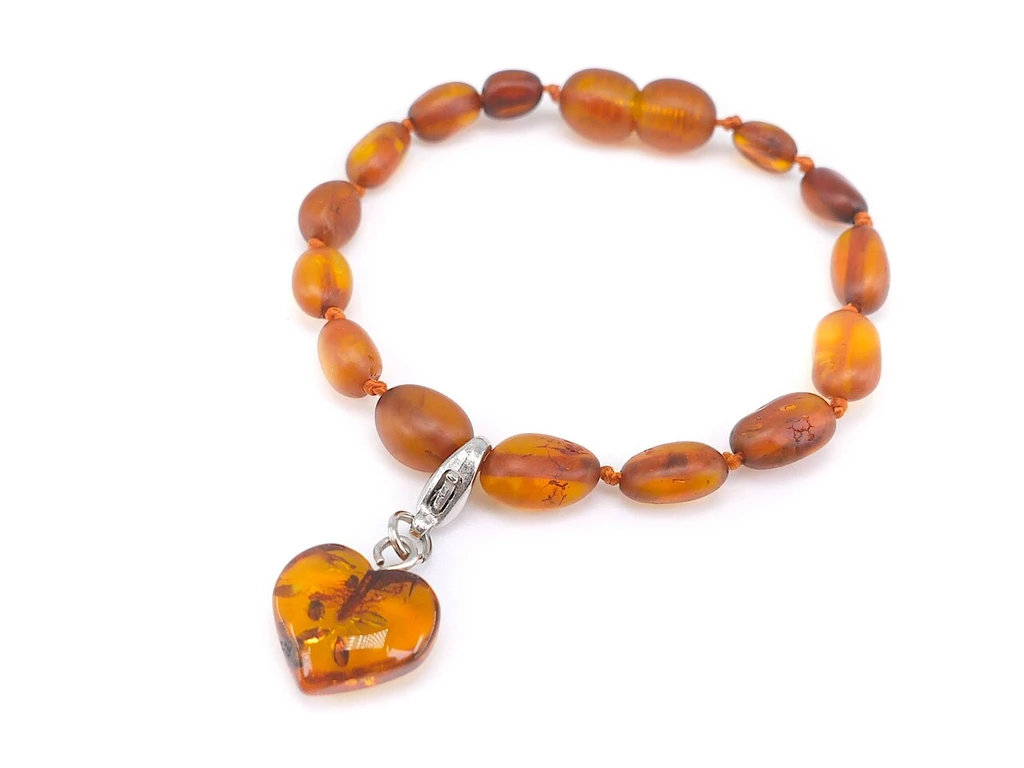 Natural Baltic Amber Heart Charm for Bracelets – Delicate heart-shaped charm crafted from authentic Baltic amber, showcasing warm golden tones and a convenient lobster clasp for personalising amber teething bracelets