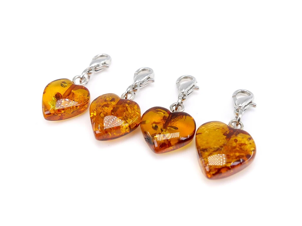 Handmade Baltic Amber Heart Charm – Romantic Jewellery Gift – Elegant heart-shaped pendant carved from genuine Baltic amber with a silver-tone lobster clasp, ideal for personalised adult amber jewellery and meaningful Valentine's Day or anniversary gifts