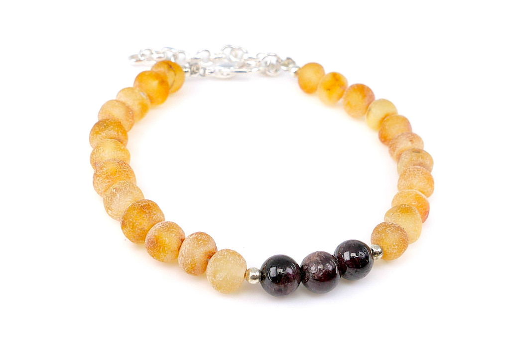 Aquarius Birthday Gift – Baltic Amber Bracelet with Natural Garnet – Handcrafted Children's Zodiac Bracelet Combining Raw Honey Baltic Amber and Deep Red Garnet Beads, Ideal for Children Born Between January 21 and February 18