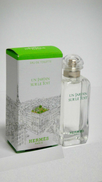 Un Jardin Sur Le Toit Hermes Eau de Toilette Spray 1.6 oz / 50 ML *SEALED*