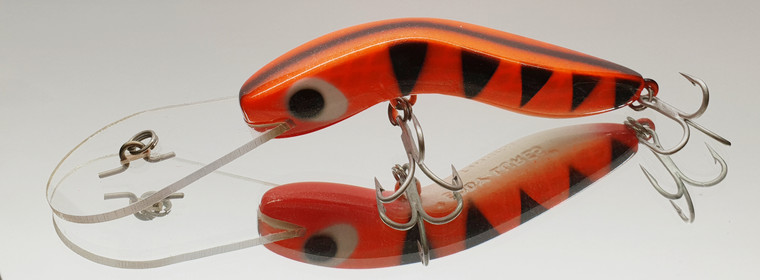 Deadly lure for Yellow Belly, Bass, Murray Cod, Flathead, Jacks, Barra etc.
Dives to 12-15ft, wide action and SUPER TOUGH.

Solid polyurethane.   VMC Hooks