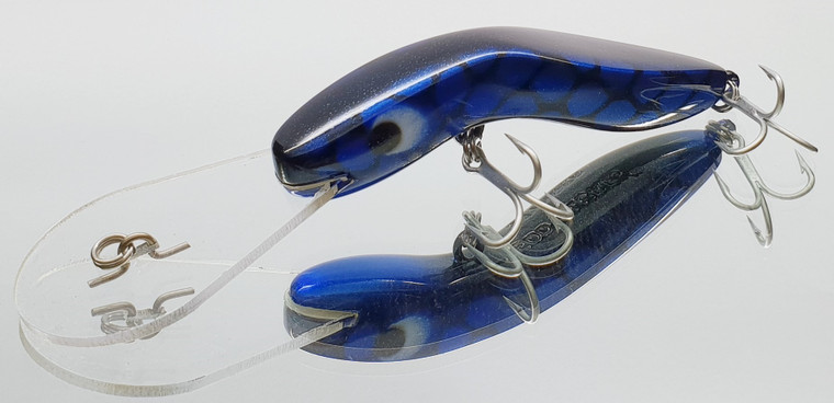 Deadly lure for Yellow Belly, Bass, Murray Cod, Flathead, Jacks, Barra etc.
Dives to 12-15ft, wide action and SUPER TOUGH.

Solid polyurethane.   VMC Hooks