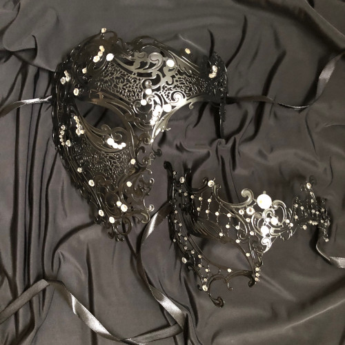 Phantom masks black Phantom masks black