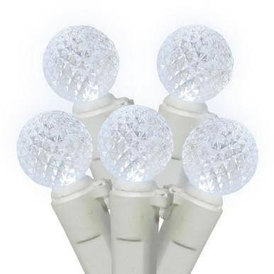 X6W9505 Vickerman - 25 ft 50-Light Outdoor Cool White LED G12 Christmas Light String - White Wire