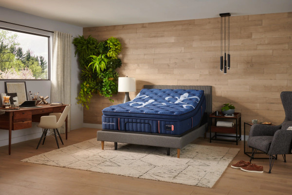 Stearns & Foster Lux Estate