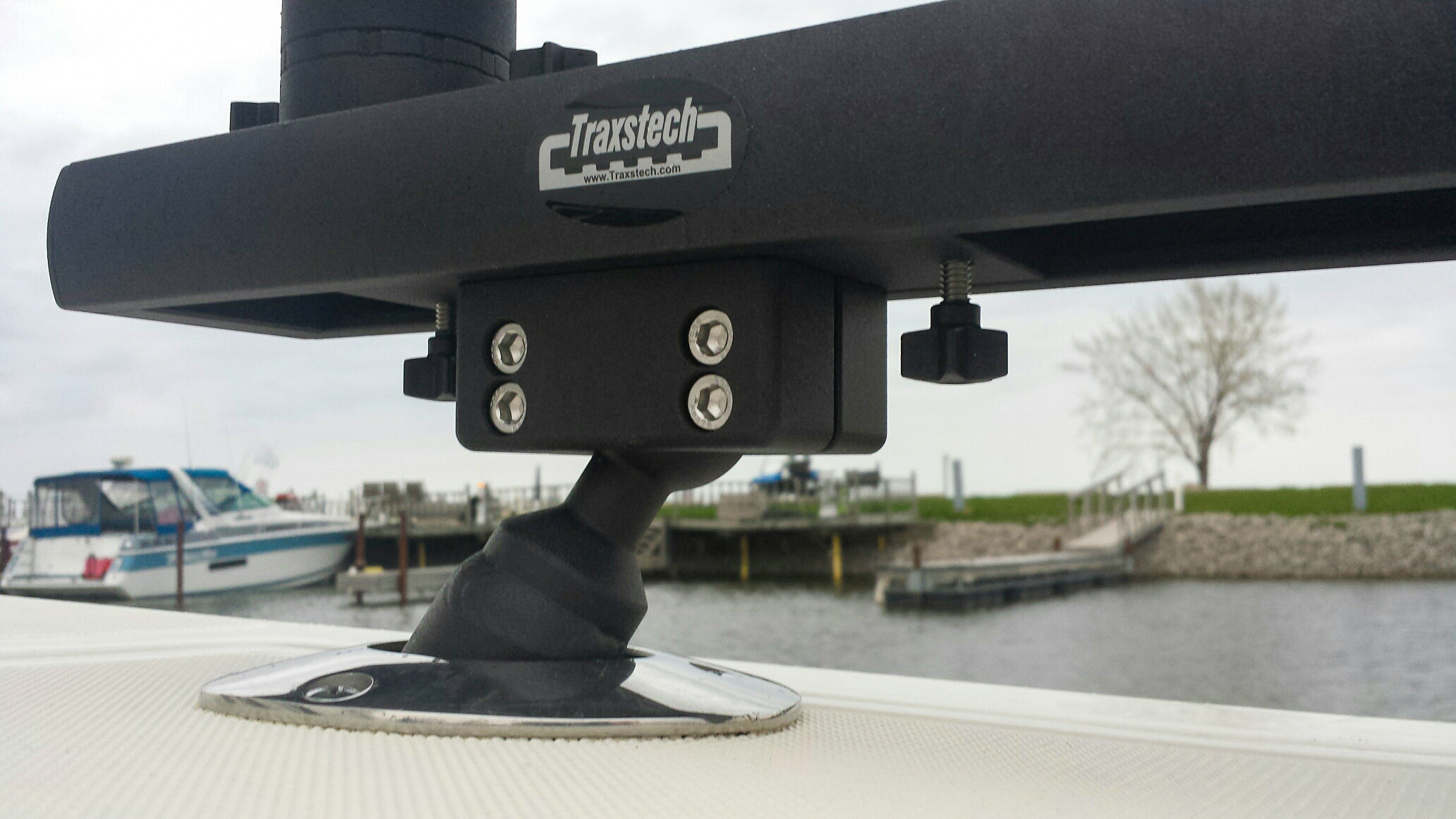 Adjustable Gimbal Mount for Trolling Bars Traxstech