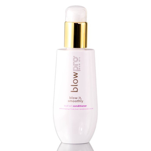 Start targeting that frizzy or dry hair with Blow It Smoothly Oud Oil Shampoo.