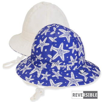 Three-quarter view of a reversible kids' bucket hat featuring a royal blue starfish print side and a solid white side.