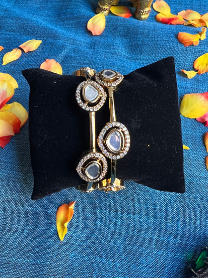 Meher - Antique Finished Stone Bangle