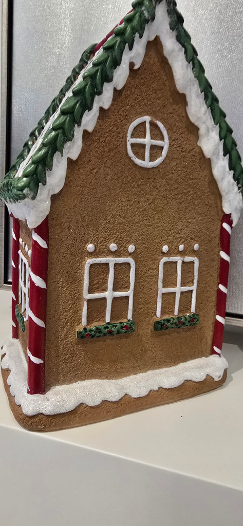 LED Nutcracker Gingerbread House – Handmade & Hand-Painted