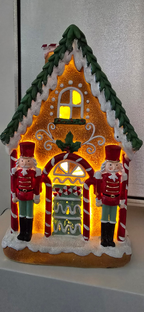 LED Nutcracker Gingerbread House – Handmade & Hand-Painted