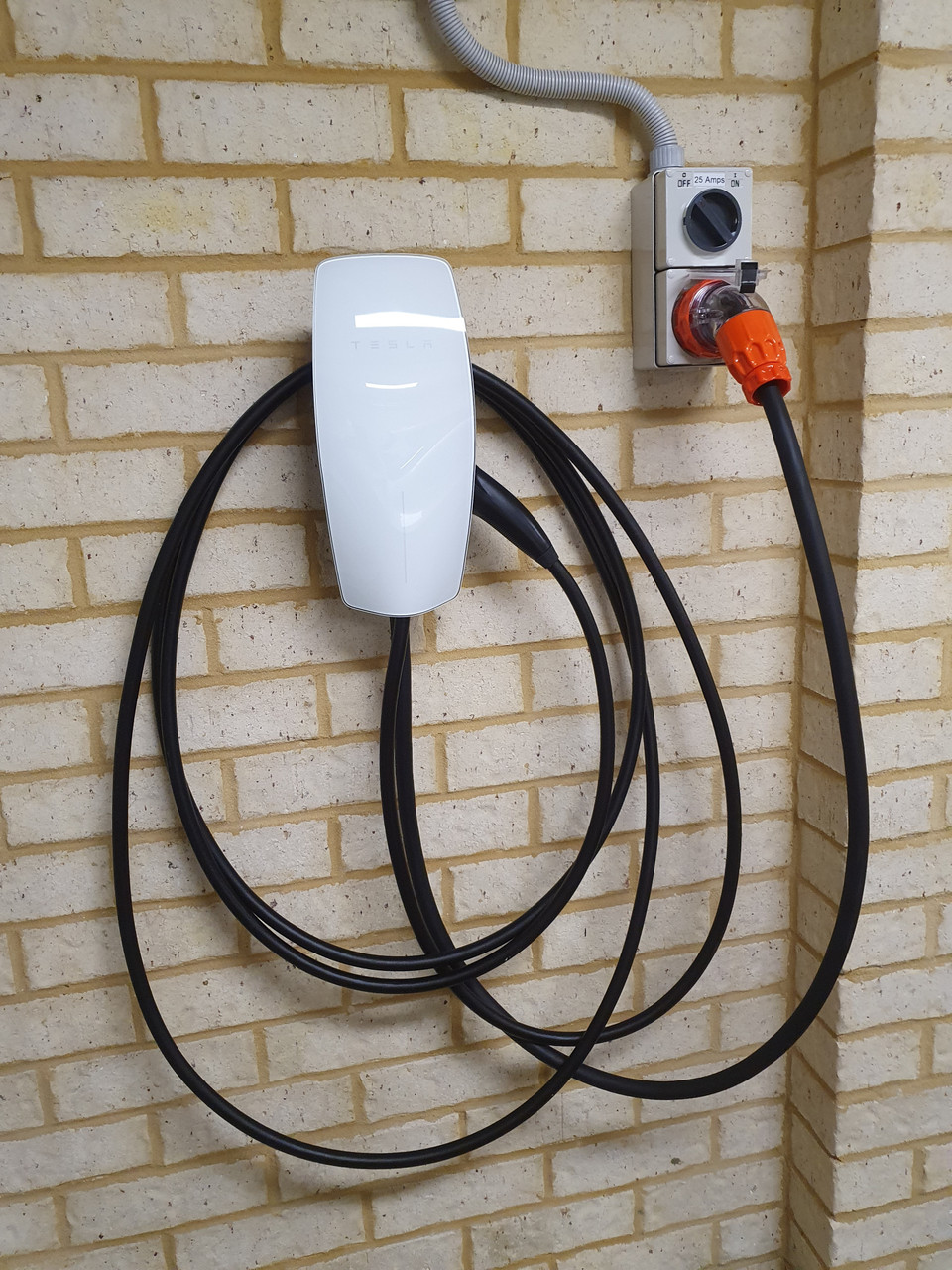 Quick release bracket for Tesla Wall Connector Gen 3 charger