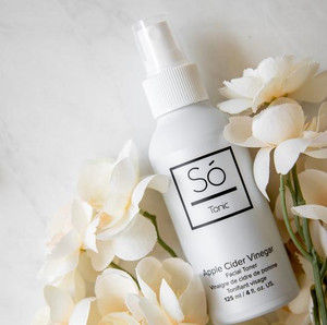 Refresh and tone your skin with Só Tonic, a quick absorbing toner to remove excess dirt, traces of oil and make-up and assists in correcting and balancing your skin's pH.  Especially beneficial for those with acne-prone skin.