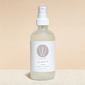 A daily mist to hydrate, tone, and refresh. Ideal for all skin types, especially combination.
Spritz your way to a clearer complexion. This naturally-scented clarifying essence is made with witch hazel, bergamot, and naturally anti-inflammatory rosewater to help soothe and prime the skin for moisturizers and makeup. Use this alcohol-free formula after cleansing to minimize pores and create the perfect canvas for the rest of your skincare routine. Or, mist midday for a burst of cool hydration.
Benefits & Effects: Balancing, Hydrating, Soothing
Ingredients: Rose flower water*, Witch hazel*, Aloe vera juice*, Bergamot essential oil
*organic
Vegan
99% organic
Certified cruelty-free
Size: 4oz | 120ml A daily mist to hydrate, tone, and refresh. Ideal for all skin types, especially combination.
Spritz your way to a clearer complexion. This naturally-scented clarifying essence is made with witch hazel, bergamot, and naturally anti-inflammatory rosewater to help soothe and prime the skin for moisturizers and makeup. Use this alcohol-free formula after cleansing to minimize pores and create the perfect canvas for the rest of your skincare routine. Or, mist midday for a burst of cool hydration.
Benefits & Effects: Balancing, Hydrating, Soothing
Ingredients: Rose flower water*, Witch hazel*, Aloe vera juice*, Bergamot essential oil
*organic
Vegan
99% organic
Certified cruelty-free
Size: 4oz | 120ml