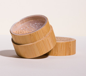 Completing your beauty rituals with this illuminating, ultra-light loose powder creates a skin-smoothing, subtle glow to uphold all day confidence in your skin. Completing your beauty rituals with this illuminating, ultra-light loose powder creates a skin-smoothing, subtle glow to uphold all day confidence in your skin.