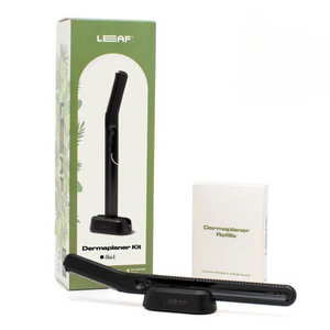 A zero-waste at-home dermaplaning facial razor kit for removing peach fuzz, maintaining brows, and exfoliating skin with an Earth-friendly footprint. A zero-waste at-home dermaplaning facial razor kit for removing peach fuzz, maintaining brows, and exfoliating skin with an Earth-friendly footprint.