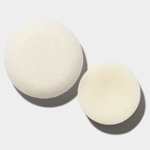 Simply formulated with moisturizing coconut oil and cocoa butter to promote silky, soft hair, while adding elasticity and suppleness to your strands. These bars are scent-free and perfect for those who are sensitive to fragrances, but are still after head-turning results, on and off the slopes. Simply formulated with moisturizing coconut oil and cocoa butter to promote silky, soft hair, while adding elasticity and suppleness to your strands. These bars are scent-free and perfect for those who are sensitive to fragrances, but are still after head-turning results, on and off the slopes.