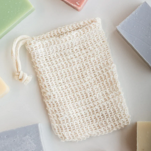 This sisal soap bag provides just the right amount of scrubbing on the body. It is a medium-soft fiber woven bag that is suitable for daily exfoliation of the body. This sisal soap bag provides just the right amount of scrubbing on the body. It is a medium-soft fiber woven bag that is suitable for daily exfoliation of the body.