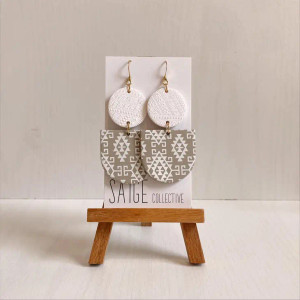 Saige Collective is a minimalistic jewellery brand that is dedicated to crafting modern, natural, transitional pieces for every person. Created to provide trendy, sustainable, light weight jewellery options that are hypoallergenic and safely worn by all.