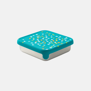 Whether you're craving a whole sandwich or just a half, this container adapts to your cravings, making it the perfect companion for every lunchtime adventure. The included silicone pods offer more packing possibilities, ensuring your favorite snacks are kept separate and neat.