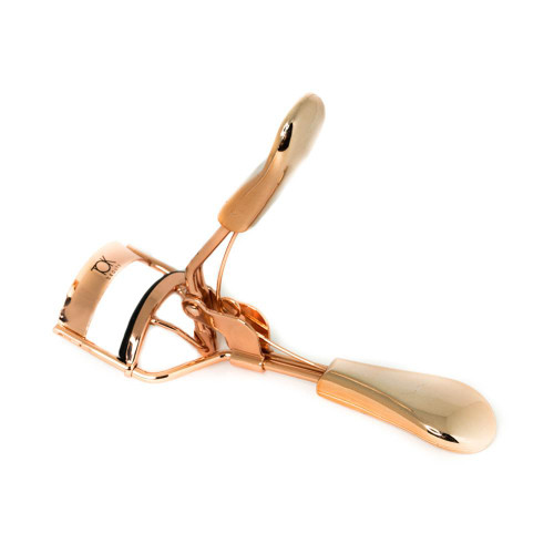 PERFECTLY CURLED AND LENGTHENED LASHES.

Time to up your lash game. This rose gold curler gently lifts and curls your lashes.  Once this step is complete, add a coat of Eyes That TOK Mascara to your lashes