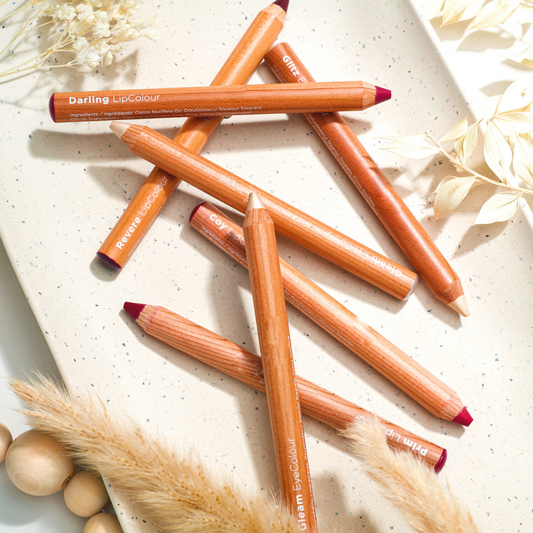 This isn’t your typical lip pencil: Made with vitamin E and rice bran oil, it’s moisturizing and long-wearing for even the driest lips. Use it as a lip liner before applying your go-to Elate lipstick, or colour inside the lines and use your LipColour Pencil as a crayon. Mix and match to personalize your shade.