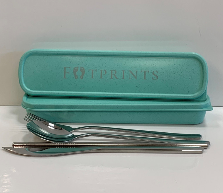 This set, makes swapping out your plastic utensils super easy! Our Footprints Co Stainless Steel Set comes with a fork, spoon and straw in a wheat straw case.