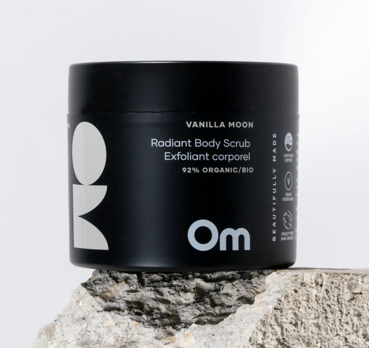 We paired a super satisfying scrub with creamy humectants for silky smooth and radiant results.