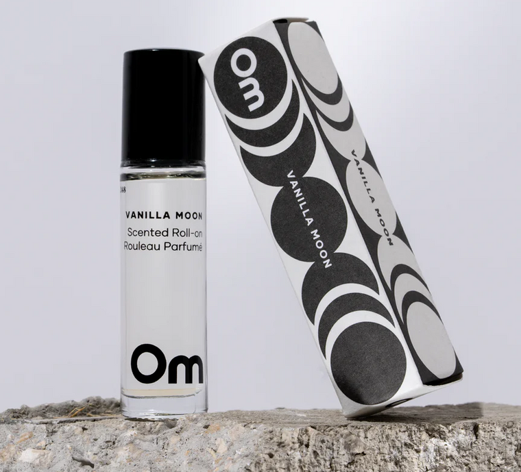 A warm, creamy vanilla with soft coconut notes. Gentle and comforting, this all-natural scent evokes a sense of calm and ease. Free from synthetic fragrance, it melts effortlessly into the skin for a cozy daily scent.