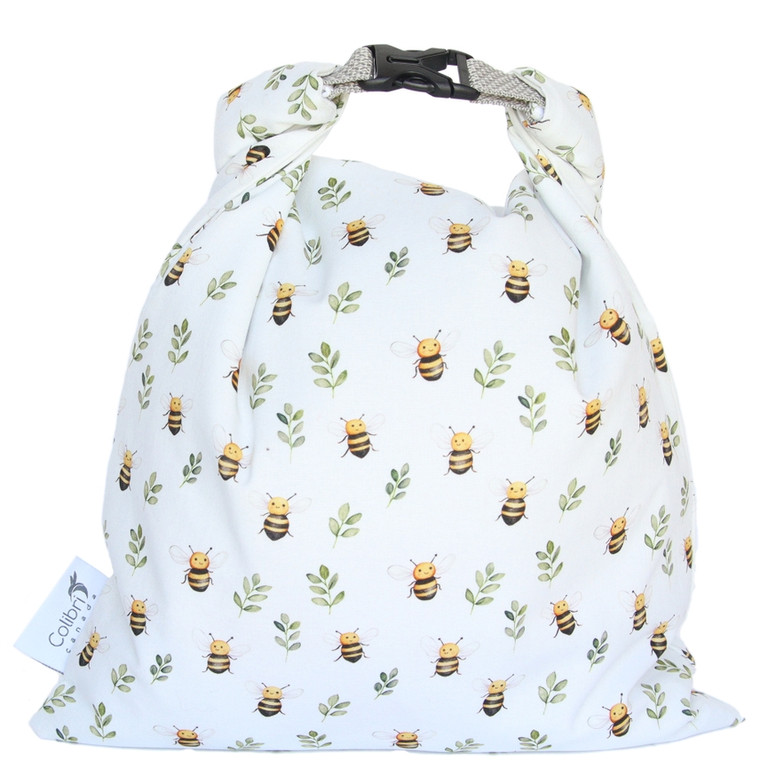 Introducing our premium Reusable Bread Bags, crafted in St. Adolphe Manitoba, these bags are sure to keep your bread fresh while reducing single-use plastics. Colibri's eco-friendly bags feature a 100% cotton outer layer and a food-safe PUL liner, ensuring durability and freshness.