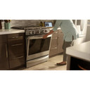 Whirlpool® Cuisinière au gaz intelligente à commandes frontales avec grilles en fonte à charnière EZ-2-LiftTM - 5.8 pi cu WEG750H0HZ