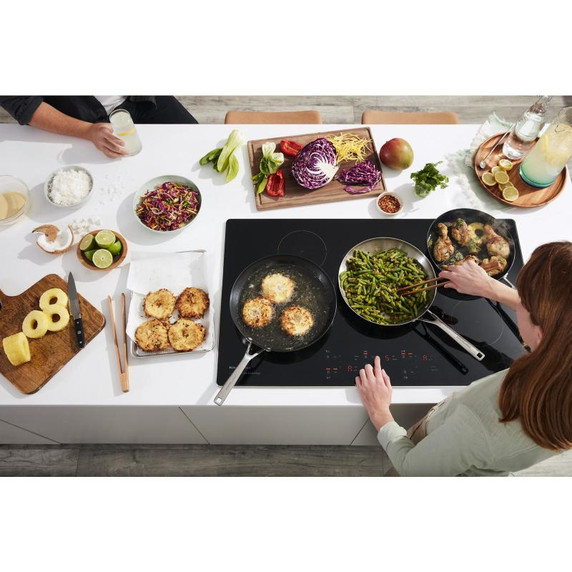 Kitchenaid® Table de cuisson à induction par capteur de 5 éléments et 36 po KCIG556JSS