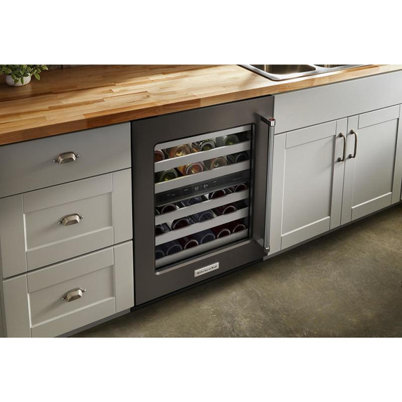 Kitchenaid® Cellier sous le comptoir avec porte en verre et porte-bouteilles à devant en métal - 24 po KUWL314KBS