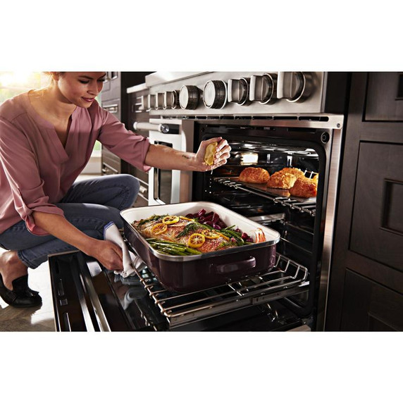 Cuisinière commerciale intelligente bicombustible KitchenAid® avec plaque chauffante, 48 po KFDC558JMH Cuisinière commerciale intelligente bicombustible KitchenAid® avec plaque chauffante, 48 po KFDC558JMH