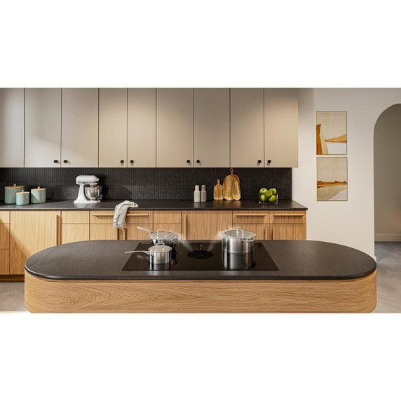 Kitchenaid® Table de cuisson à induction avec évacuation descendante et très grande zone de liaison Even-Heat™ - 36 po KCID936SBL