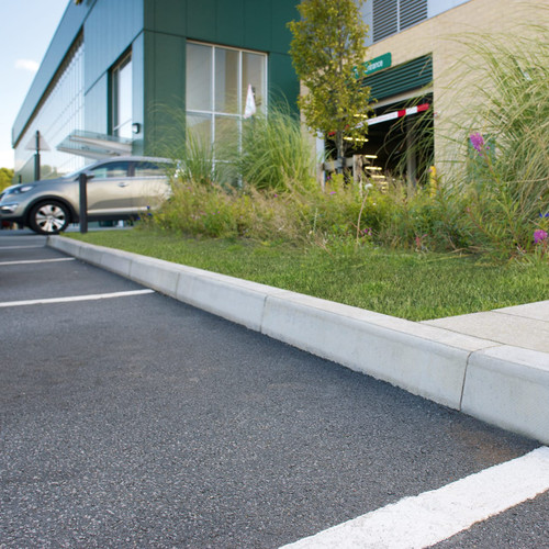 Concrete Half Battered Kerb Straight HB2 915mm X 125 X 255mm