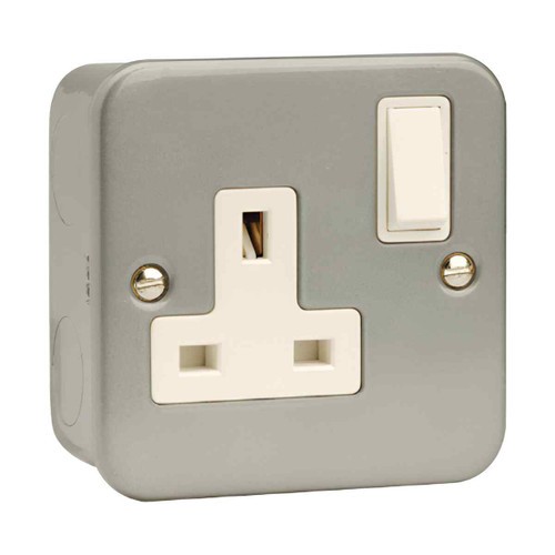 Essentials Cl035 1 Gang 13a Metal Clad Double Pole Switched Socket