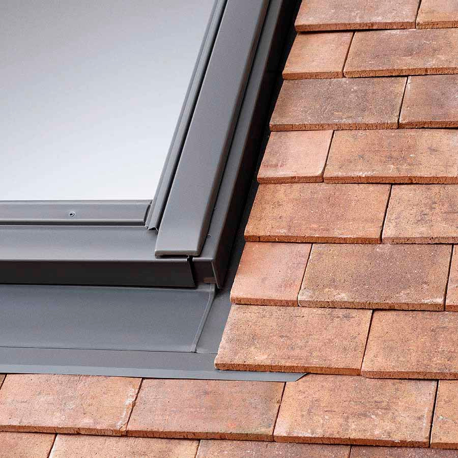 Photograph of VELUX 550mm x 980mm Single Window Plain Tile Flashing EDP CK04 0000