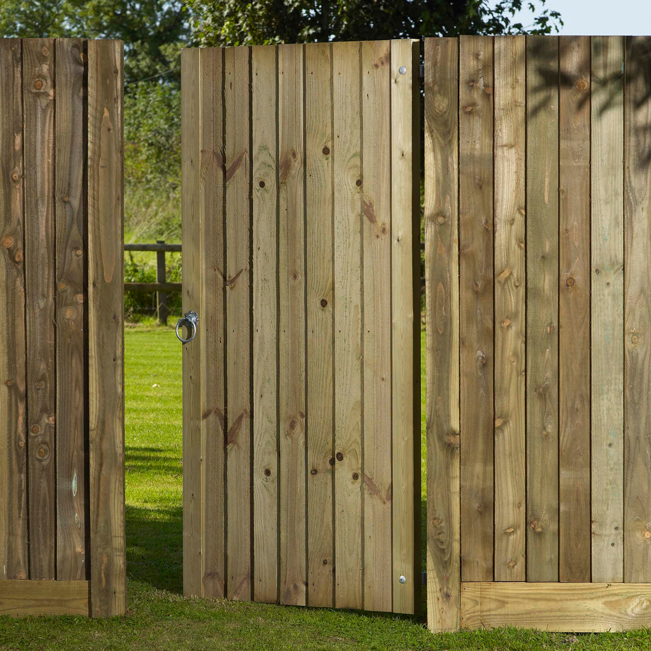 Photograph of Babington Feather Edge Pedestrian Gate 3' x 5'8" (90cm x 176cm)