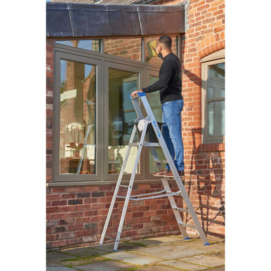 Further photograph of Werner Mastertrade Platform Step Ladder - 6 Tread